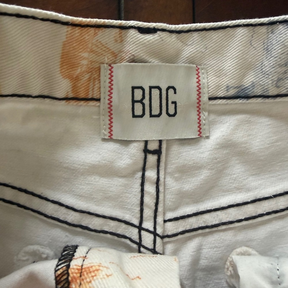 BDG Urban Outfitters Pitched Waist Graphic Print Denim Shorts White Orange Sz 29 - Picture 4 of 9